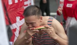 小网红吃瓜群众是真的吗,揭秘小网红“吃瓜群众”的真实身份